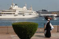 Maskat: Bucht von Muttrah mit Sultansyacht