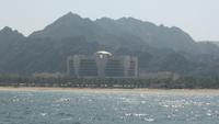 Dhaufahrt - Blick auf das Luxushotel 