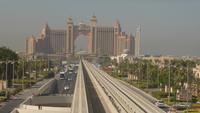 Dubai, Atlantishotel von der Monorail aus