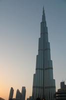 am Fuße des Burj Khalifa (2)
