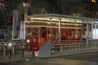 Straßenbahn am Burj Khalifa