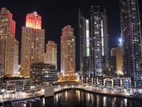 Dubai Marina bei Nacht