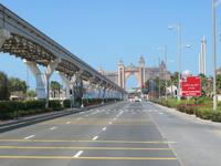 wir fahren auf das Hotel Atlantis zu