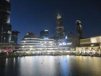 modernes Dubai bei Nacht