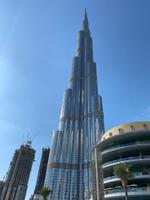 Vor der Dubai Mall - Blick auf den Burj Khalifa