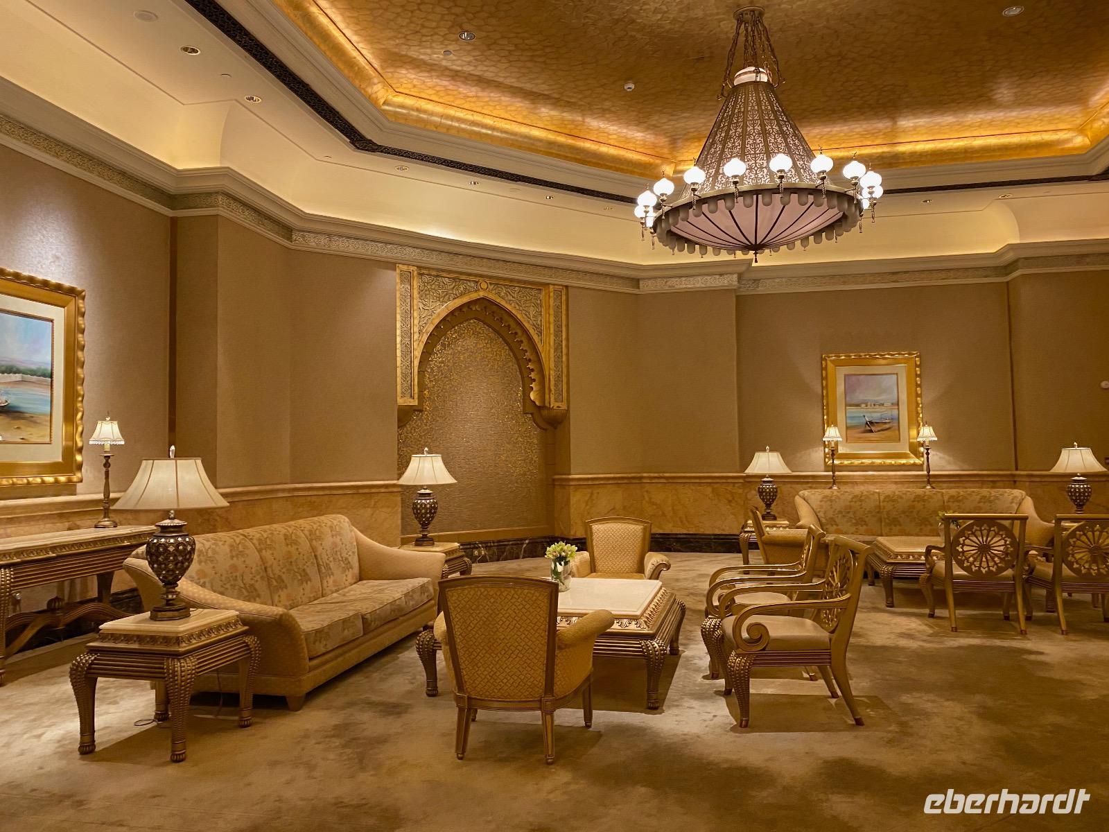 Teestunde im Emirates Palace Hotel in Abu Dhabi