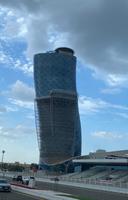 Schiefer Turm von Abu Dhabi