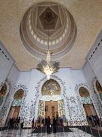 Eingang zur Gebetshalle in der Sheikh Zayed Moschee in Abu Dhabi