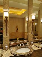 Die Toiletten stehen dem restlichen Interieur in nichts nach, Emirates Palace