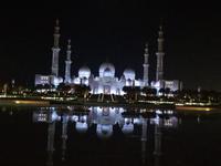 Sheikh Zayed Moschee bei Nacht, Abu Dhabi