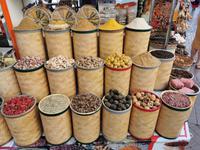 Unzählige Gewürze auf dem Souq, Dubai 