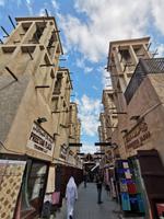 In der Altstadt findet man sie noch: die Windtürme, Dubai