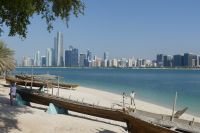 Blick von Break Water Island auf Skyline Abu Dhabi