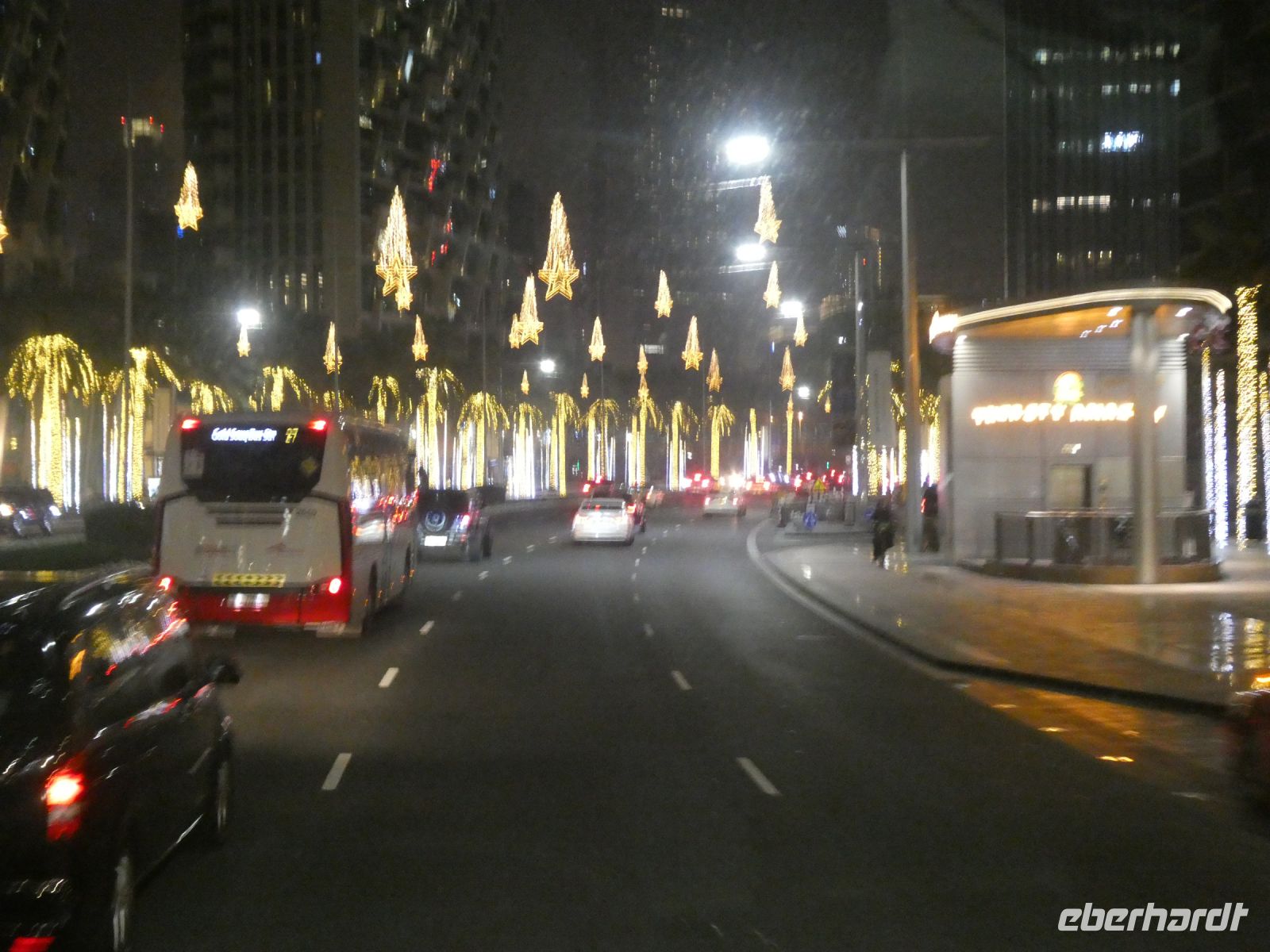 funkelndes Dubai bei Nacht