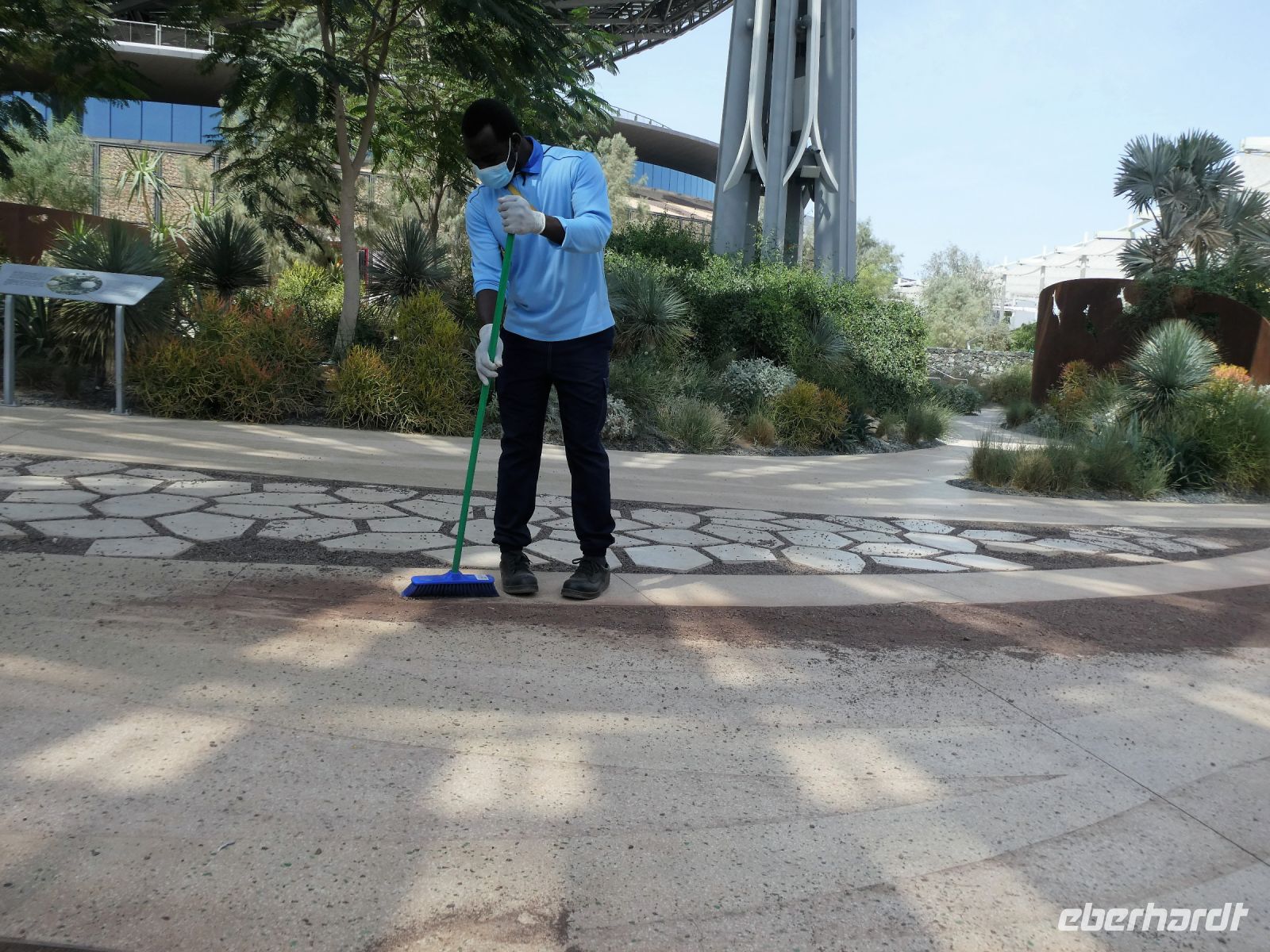 Der Boden wird gekehrt 