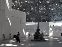 unter der Kuppel des Louvre