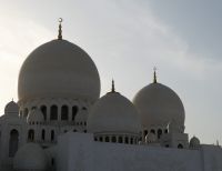 Weiße Kuppeln mit Halbmond