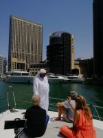 Reiseleiter Ibrahim mit Tania von der lokalen Agentur/DMO im Gespräch 