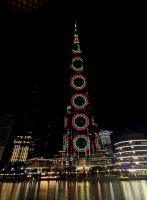 Jeden Abend findet am Burj Khalifa eine spektakuläre Wasser- und Lichtshow statt