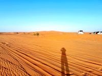 Schatten in der Wüste von Dubai 