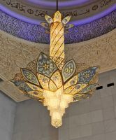 Filigraner Leuchter in der Sheikh Zayed Moschee