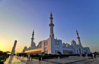 Ein Traum aus 1001 Nacht, die Sheikh Zayed Moschee am Abend 