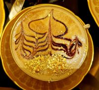 Der berühmte Cappuccino mit Blattgold, Emirates Palace Hotel