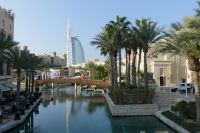 Souk Madinat Jumairah mit Blick auf Burj Al Arab