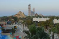 Blick von der Monorail Bahn auf Wasserpark und Royal Atlantis