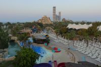 Blick von der Monorail Bahn auf Wasserpark und Royal Atlantis