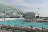 Yas Island Formel 1 Strecke mit Yas Hotel