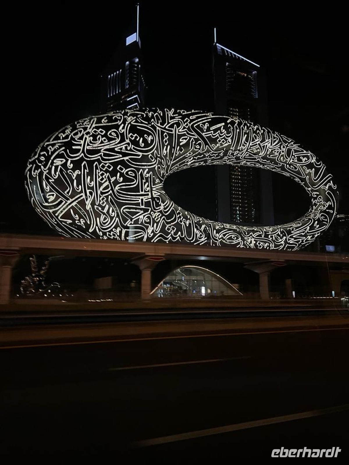 Museum der Zukunft bei Nacht