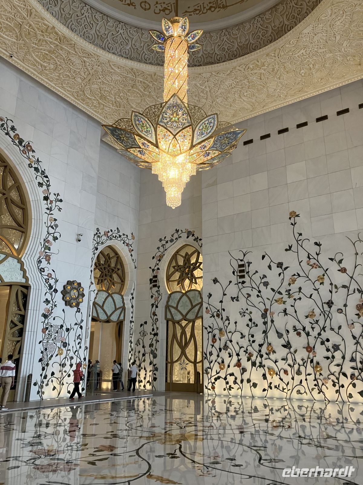 Innenansicht - Blumendekoration in Marmor - Sheik Zayed Grand Moschee