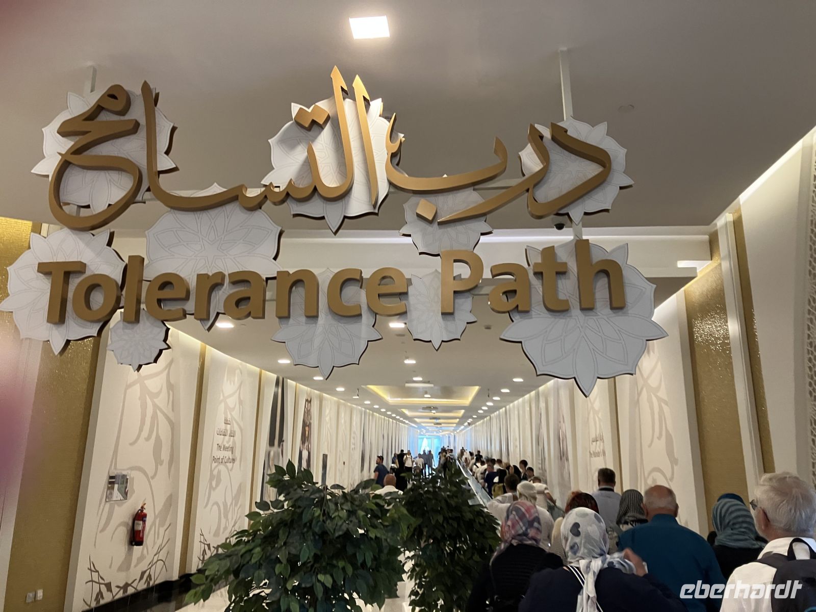 Zugang zur Sheik Zayed Grand Moschee