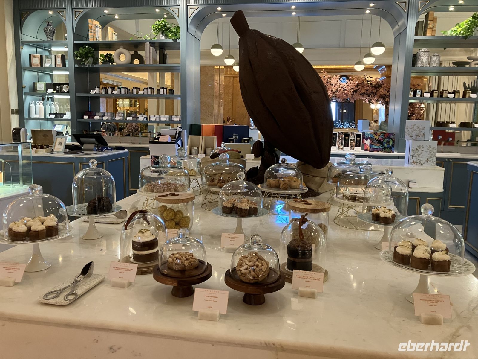 Kuchen & Häppchen im Emirats Palace zur Teestunde