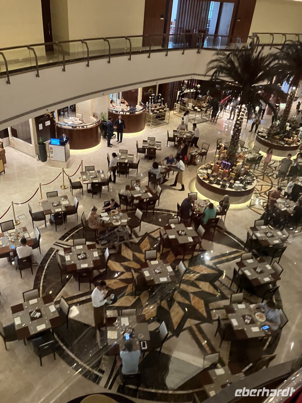 Frühstück im Khalidiya Palace Rayhaan Rotana