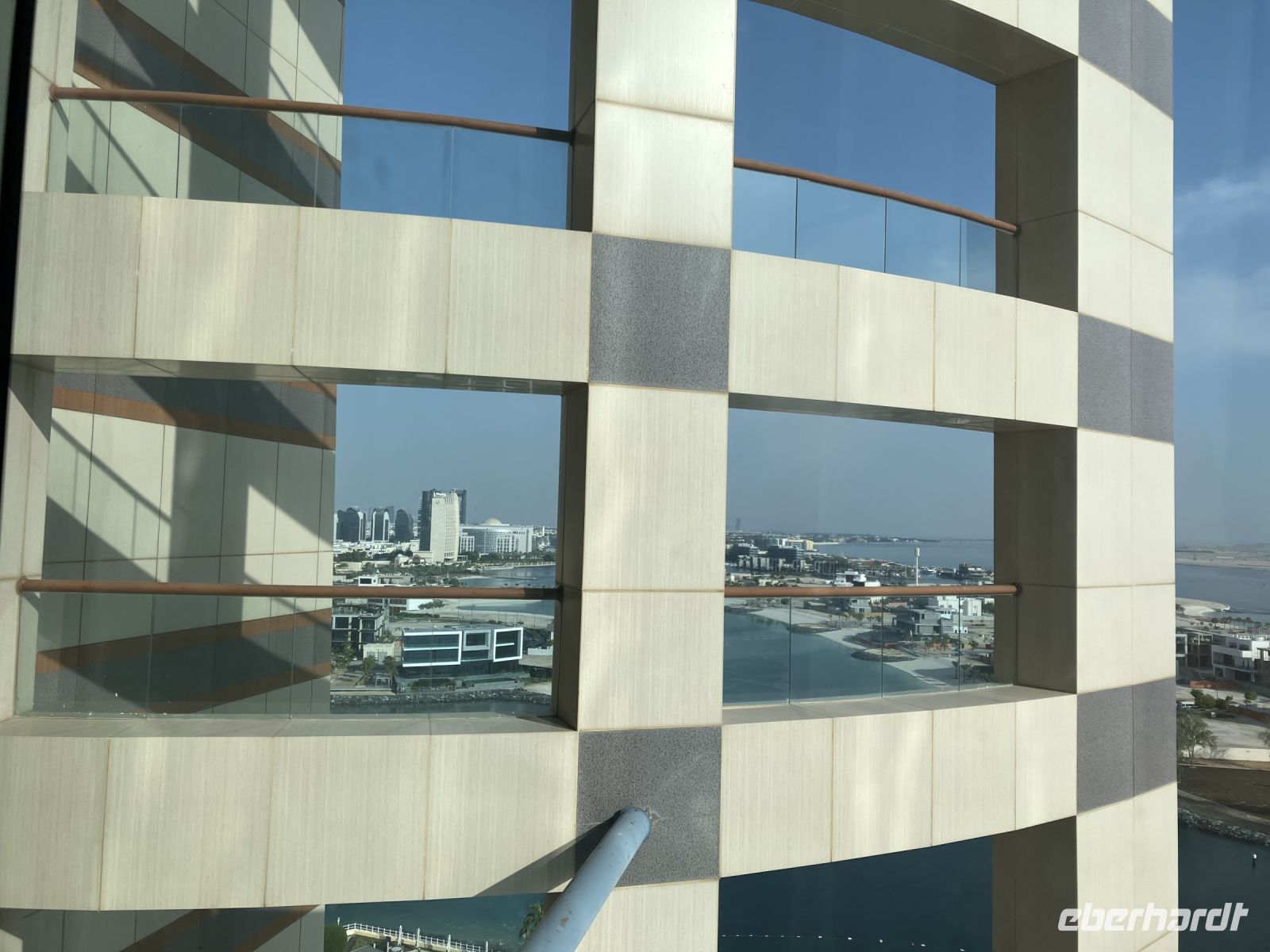 Blick aus dem Hotelfenster in Abu Dhabi, des Khalidiya Palace Rayhaan Rotana