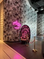 W Hotel Yas Island, von dem man direkt auf die Formel 1 Strecke schaut