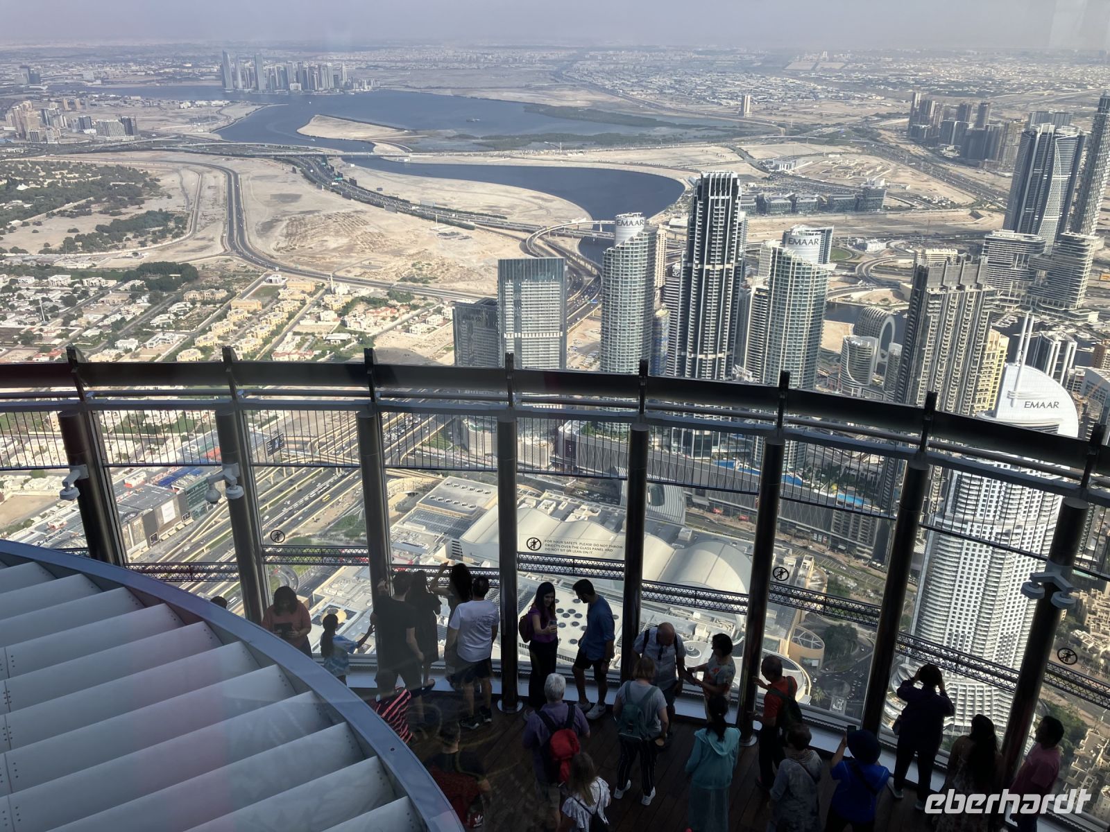 Blick auf die untere Plattform auf dem Burj Khalifa