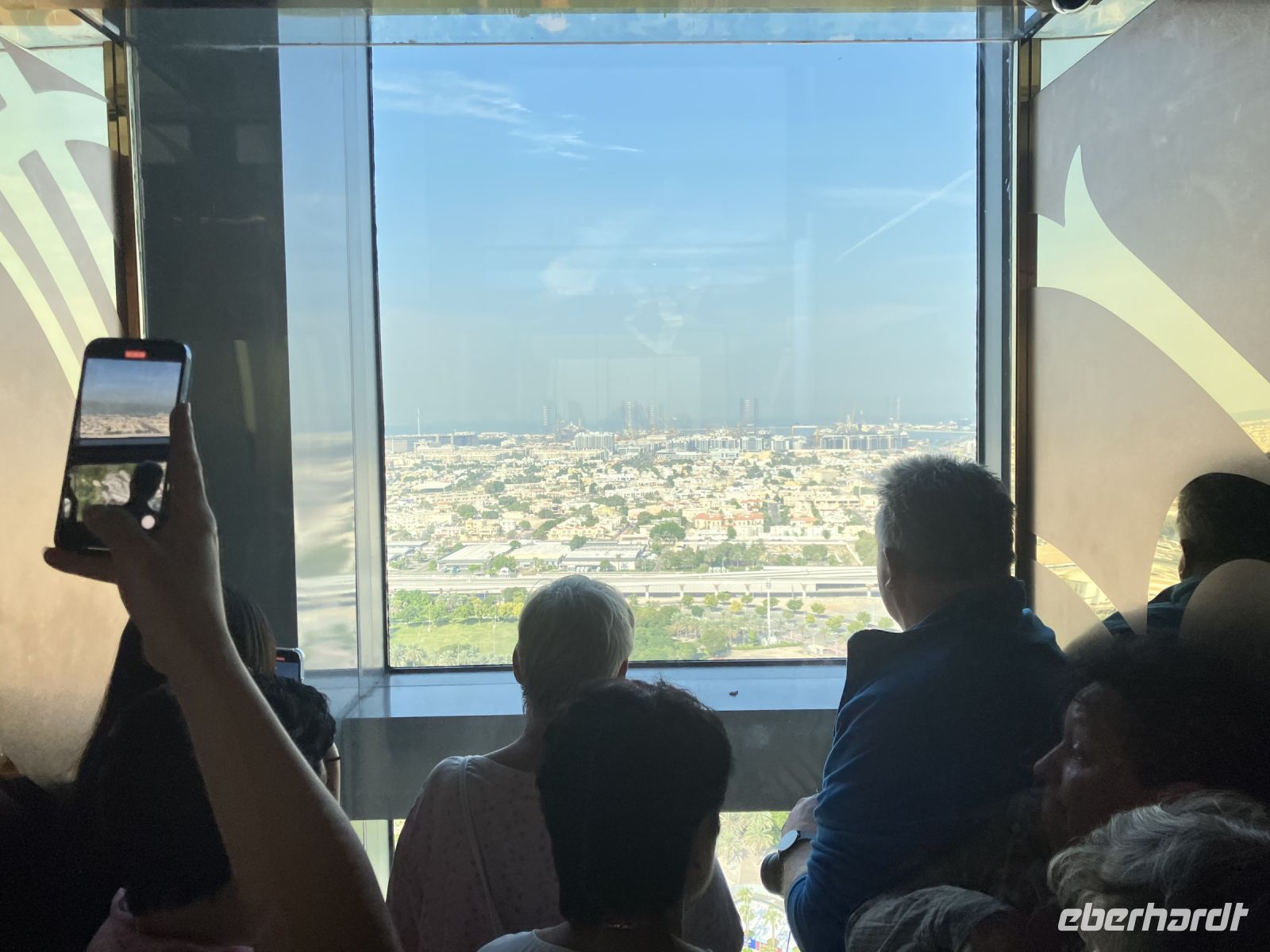 mit dem Fahrstuhl nach oben - The Frame