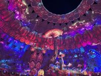 Lichtshow unter dem Dome auf dem EXPO-Gelände