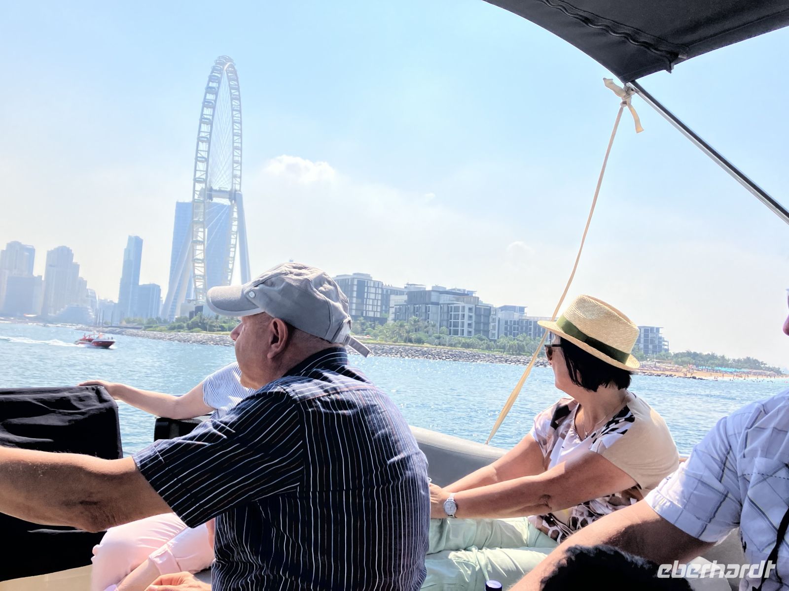 Urlaub geniessen mit einer Yacht-Tour in Dubai mit einer netten Eberhardt Reisegruppe
