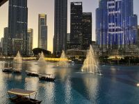 Dubai, Wasserfontainen vor dem Burj Khalifa