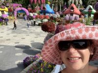 Dubai, Miracle Garden, RBL Sabine zu Besuch bei den Schlümpfen