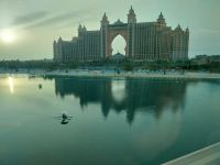 Fahrt mit der Monorailbahn, Blick auf Atlantis Hotel
