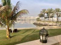 Strandpromenade, Traders Hotel