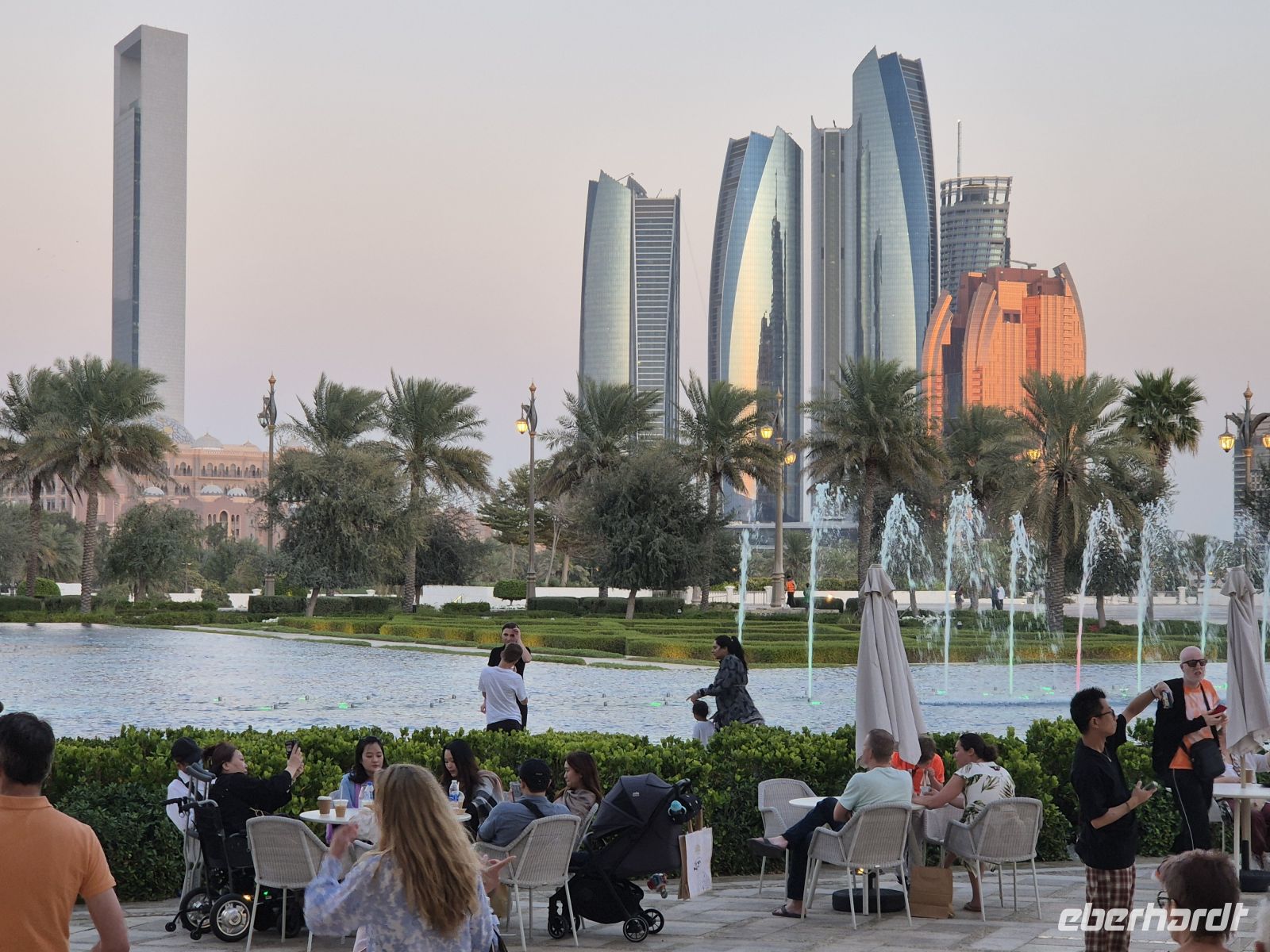 Blick vom Präsidentenpalast zu den Etihad Towers