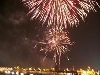 Tägliches Feuerwerk auf Grund des Shopping-Festivals