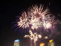 Tägliches Feuerwerk auf Grund des Shopping-Festivals