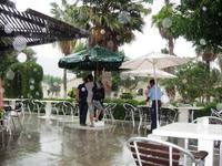 ... es gab nur eine Dusche von oben!